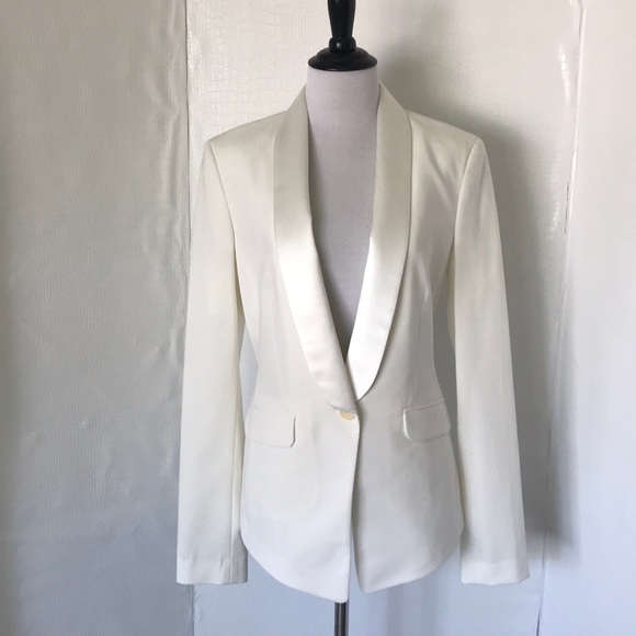 BCBGMaxAzria Jackets & Blazers - BCBG MAXAZRIA BLAZER.